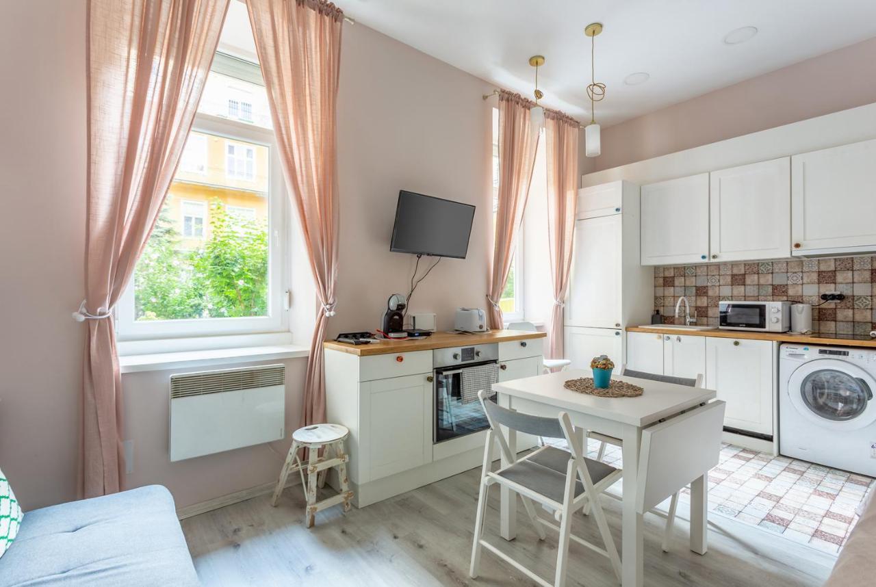 Goldcentral Apartments Akacfa Studios Budapest Ngoại thất bức ảnh